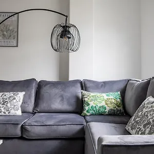 Guest house Spacious 4-bedroom | Pool Table, Cardiff